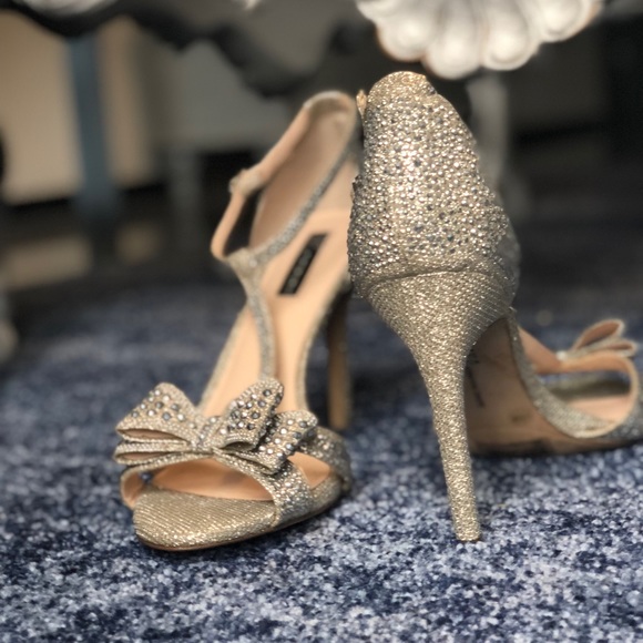 I.N.C. Reese Rhinestone Bow Evening Heels - Picture 7 of 8